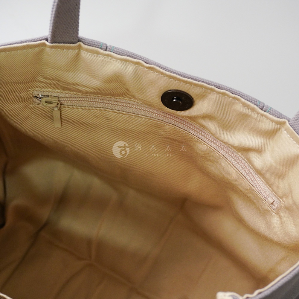 京都職人手作ougi棉帆布兩用扇形托特包，灰色帆布外觀，內裡為米色棉質，設有拉鍊內袋和磁扣。