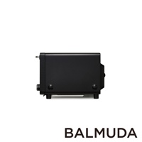 The Toaster Pro 蒸氣烤麵包機 專業版 K11C-SE 黑色款，側面視角，黑色金屬外殼，設有圓形旋鈕及散熱孔。