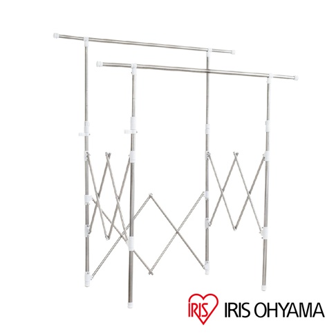 雙桿不鏽鋼曬衣架，設有白色塑膠連接件，架身結構呈 X 型交叉支撐，可伸縮調節高度和寬度，適用於晾曬衣物。