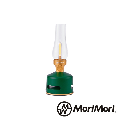 一盞綠色底座、金色頸部、透明玻璃燈罩的LED煤油燈造型藍牙音響，燈罩內有黃色LED燈條。