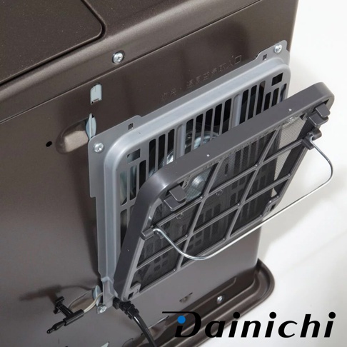 電子式煤油暖氣機局部特寫，顯示金屬外殼為鉑金棕色，側面有一個打開的灰色濾網，濾網內有黑色網狀結構。