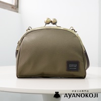 AYANOKOJI BLACK LABEL KYOTO JAPAN 橄欖綠色帆布大玉口金斜背包，搭配古董金色零件與深棕色皮革背帶