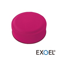 桃紅色圓形墊高座墊，布面材質，頂部平坦，側面圓潤。