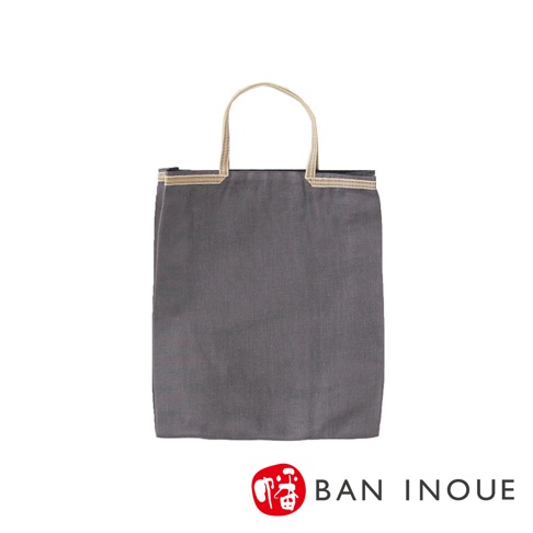 深灰色棉織購物袋，配有米白色編織提把，袋口有金色滾邊裝飾。