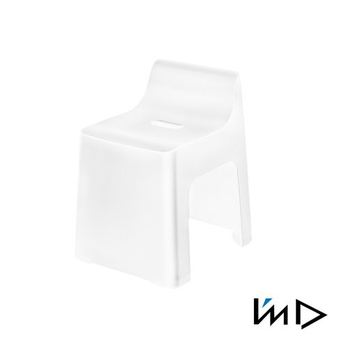 RETTO白色曲面一體簡約椅凳，採用霧面塑料材質，椅面帶有置物孔，風格簡潔現代。