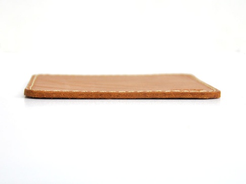 職人手作皮革印章墊板 (KZ-72)，淺棕色皮革，邊緣縫線明顯，材質厚實，具備良好保護功能。