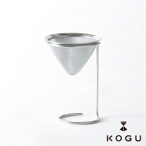 日製18-8不鏽鋼多功能咖啡泡茶濾茶器，設有銀色金屬立架，濾網為細網狀錐形設計，方便沖泡咖啡或茶葉。