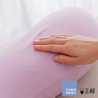 淺紫色兒童抱枕，觸感柔軟，材質為棉質，表面有細微織紋。