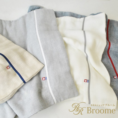 四色今治五層紗枕套，包括米白、淺灰、純白和淺藍色，皆有簡約的細條紋與品牌標誌裝飾。