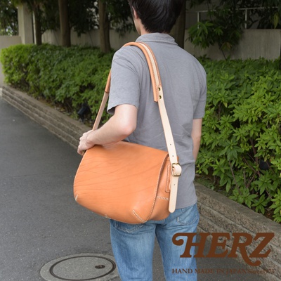 職人手作皮革大容量扣環郵差包 TN-141 (2種尺寸各2色)