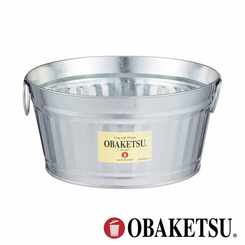 OBAKETSU 手工製鍍鋅鋼迷你桶，印有品牌標誌，頂部有金屬提把，適合收納或園藝使用。