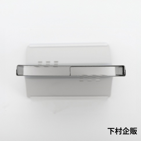 不鏽鋼直立刀具收納架，銀色，具有簡潔的線條設計，可容納多支刀具。