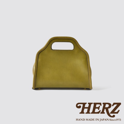 職人手作皮革單肩兩用拱型手袋，橄欖綠色，材質為真皮，簡約設計，可手提或肩背。