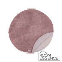 粉色涼感夾心包覆圓墊，表面有細小的格紋紋理，部分翻開露出淺色內裡。