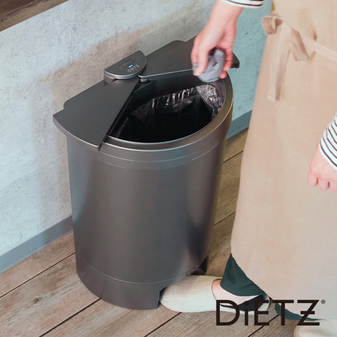 灰色30公升DustBox30自動感應靜音垃圾桶，頂部有感應器和可開啟的蓋子，垃圾桶側面有DIETZ標誌。