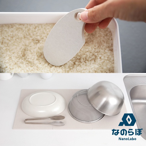 NANOLABO 品牌珪藻土米飯防潮塊與瞬間吸水置物墊組合，展現日本製造的安心品質與卓越吸濕排氣效能。
