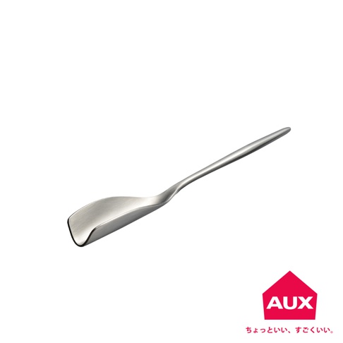 一體成型的銀色金屬蜂蜜匙，勺頭呈扁平長方形，邊緣微彎，勺柄細長，整體設計簡潔。