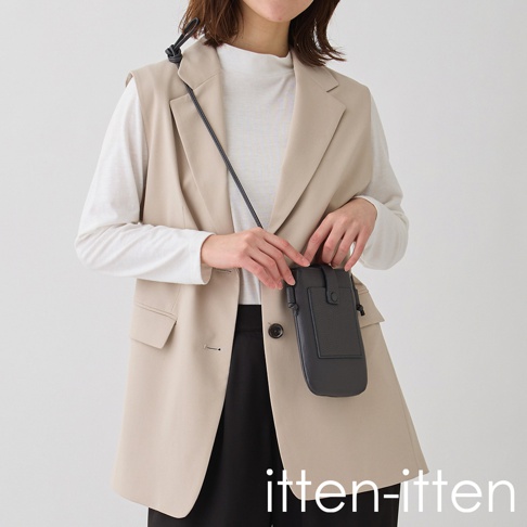 itten-itten 品牌，BOLLA 義大利皮革散步手機包 CITG-022，以簡約風格呈現。