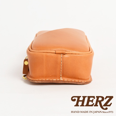 HERZ 品牌皮革斜背包，手作職人品質，日本製造