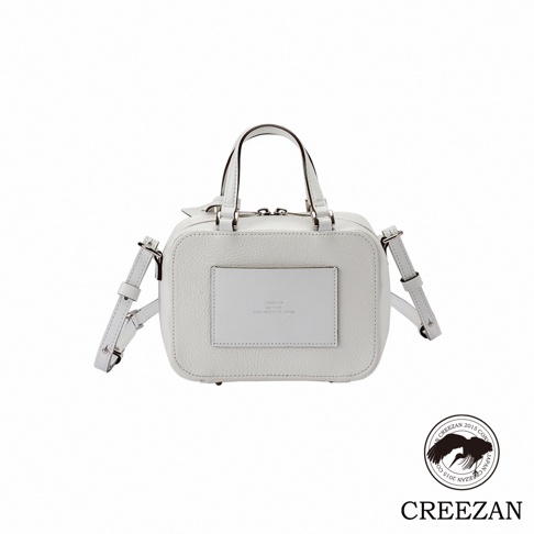 JETTER 迷你箱型包 CJTF-038，白色荔枝紋皮革材質，配有頂部提把、可拆卸肩帶，正面有同色系皮革名片夾，整體為簡潔俐落的方形設計。