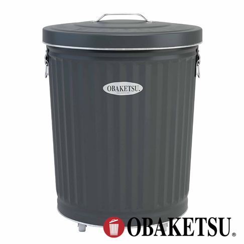 OBAKETSU 灰色金屬附輪垃圾桶，帶有壓紋設計和提把。