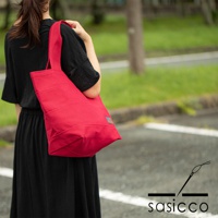 鮮紅色三河木綿刺子織大容量托特包，有著精緻的織紋，適合日常攜帶。