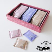 colombin 綜合巧克力夾心餅乾禮盒，內含粉色、紫色、米色包裝的夾心餅乾，三種口味分別為草莓巧克力、巧克力、咖啡鮮奶油口味。