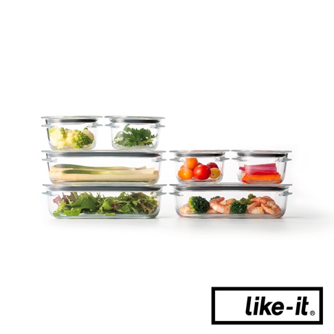 多個透明玻璃密封保鮮盒，裝有花椰菜、香草、蔥、小番茄、胡蘿蔔條、沙拉葉及蝦子，盒蓋為灰色。