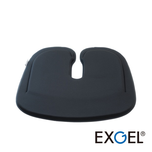 深灰色U字型汽車坐墊，採用柔軟布料材質，設計用於提供舒適支撐。