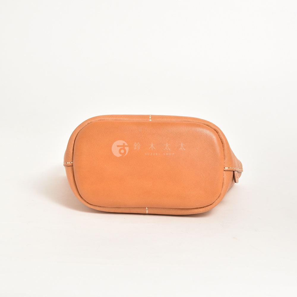 職人手作皮革加厚提把大開口午餐袋 Q-34，咖啡色皮革，簡約大方，適合日常攜帶。