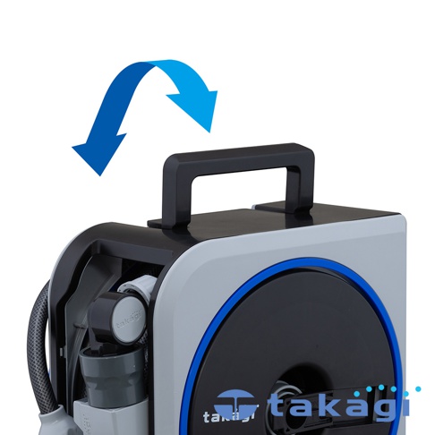 灰色與黑色塑膠材質製成的園藝水槍組，設有黑色提把，側邊有藍色飾條，並展示一個藍色箭頭指示提把可旋轉。