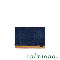 Ward Robe 天然防滑玄關地墊 S，深藍色，絨毛材質，底部邊緣為淺棕色，具有品牌標籤。