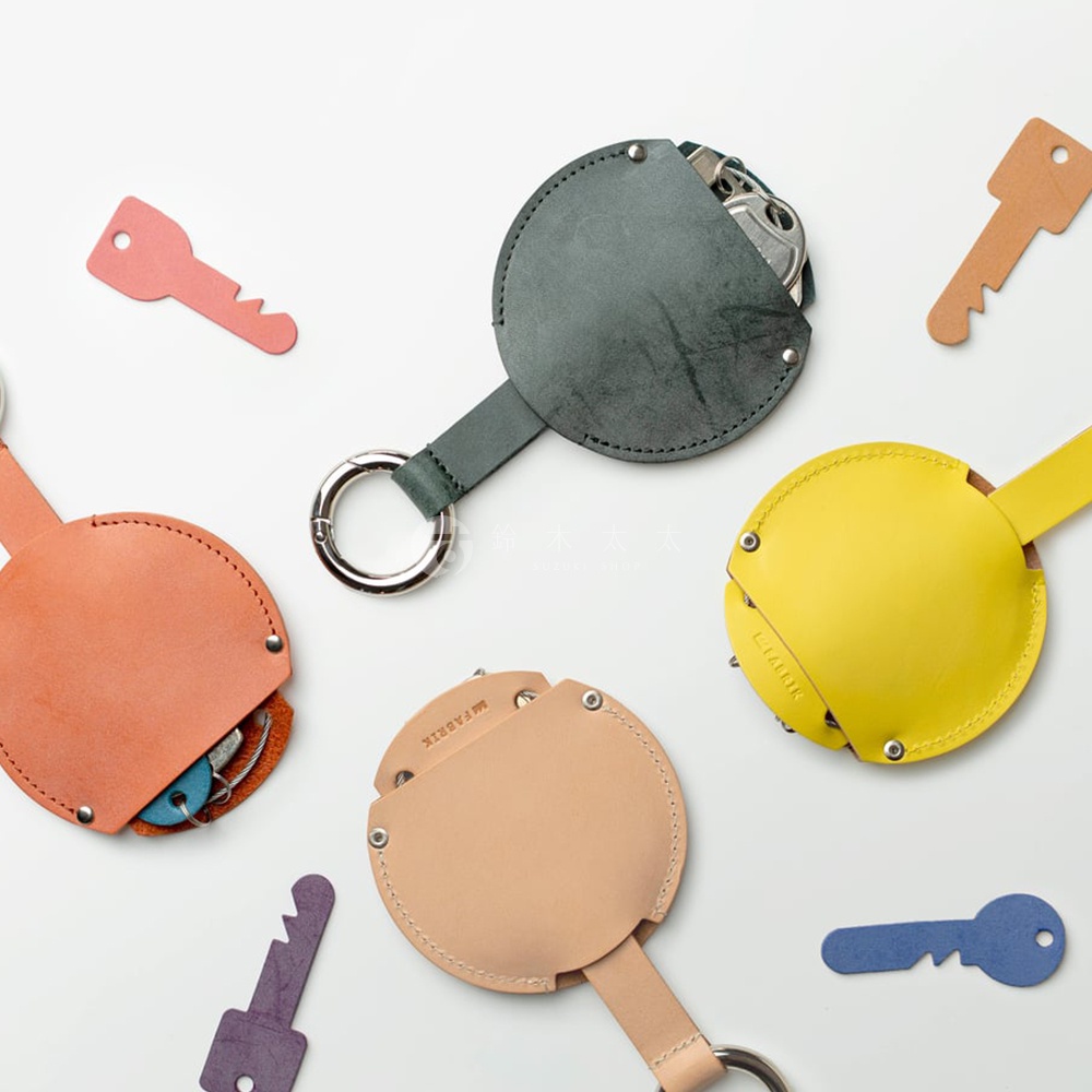FABRIK 皮革圓型收納鑰匙圈，展示不同顏色和鑰匙造型，皮革質感精緻。