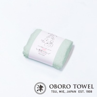 淺綠色柔軟毛巾，包裝紙上印有日文「專顏タオル FOR SKINCARE」字樣及女性臉部插畫，標示「Made in Japan」。