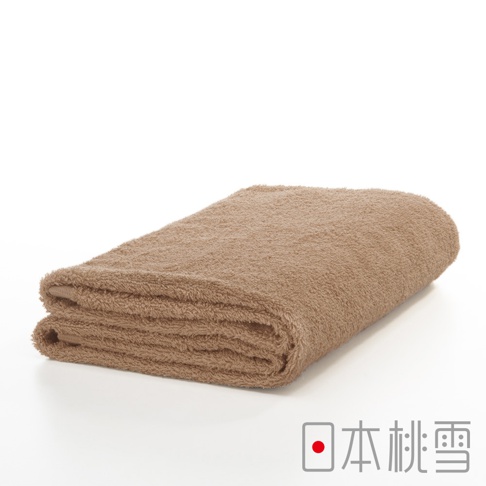 一條棕褐色精梳棉飯店浴巾，材質柔軟，質地厚實，乾淨整潔地對折於白色背景上。