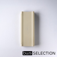 米色六片式摺疊隔板，表面有垂直凹槽設計，適用於廚房IH爐，防油污，材質為金屬或塑膠。