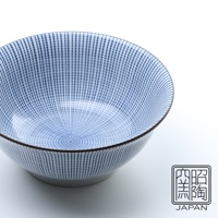 藍染千段十草紋陶瓷丼飯碗，碗身內外皆飾有細膩的藍色千段與十草圖案，底部為白色，邊緣有細黑線條裝飾。