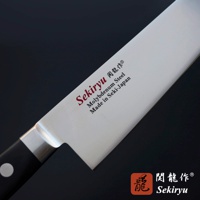 鉬釩不鏽鋼骨刻刀，刀身呈現銀白色金屬光澤，刀柄為黑色，刀刃上印有紅色「Sekiryu」字樣及「Molybdenum Steel, Made in Seki-Japan」字樣。