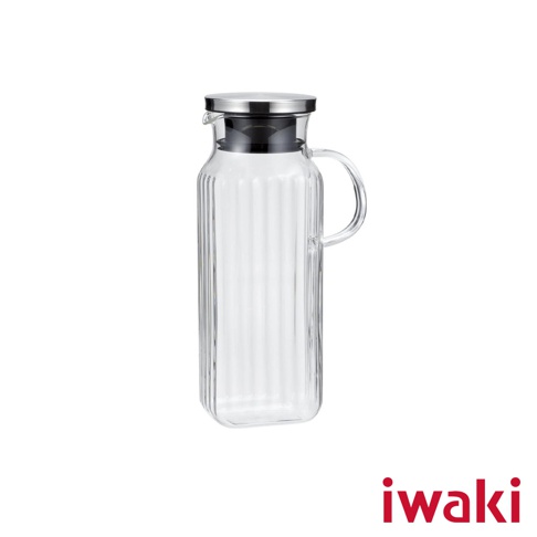 耐熱玻璃方形水壺，帶有不鏽鋼蓋和弧形提把，壺身有垂直條紋設計。