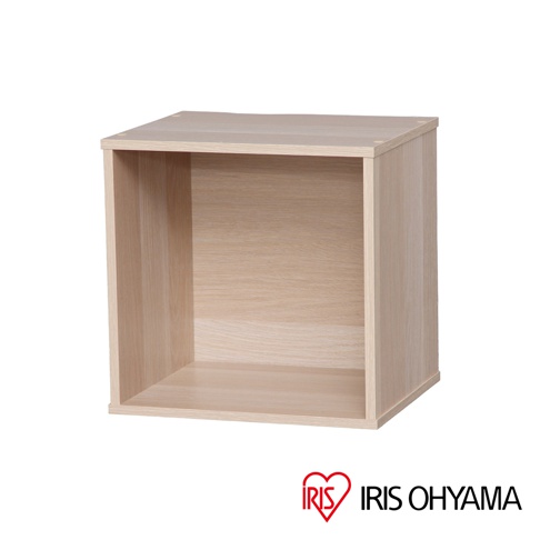 淺木紋色立方體組合收納櫃，材質為木質纖維板，開放式設計，可堆疊或單獨使用，尺寸約為 36x29.5x32cm。