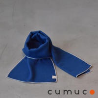 CUMUCO六層紗運動毛巾，藍色，材質輕薄透氣，速乾，長版設計，邊緣有白色滾邊。