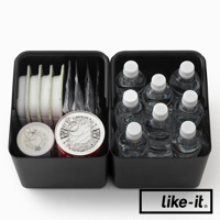 like-it 手提式居家萬用分隔收納盒裝有瓶裝水、罐頭和包裝食品