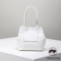 JETTER 方形托特包 CJTE-026，白色荔枝紋皮革材質，配有圓形提把，包身正面有一個白色方形皮革裝飾片。