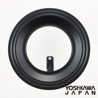 黑色邊框的強化玻璃鍋蓋，中央有黑色提把，適用於 26-30 公分鍋具。