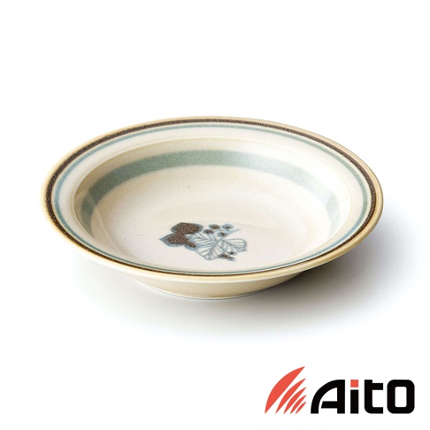 Anyware 美濃燒葉紋復古溫潤小碗，以米白色為基底，碗緣有深棕色及灰藍色條紋裝飾，碗底印有藍色葉子與漿果圖案，材質為陶瓷。