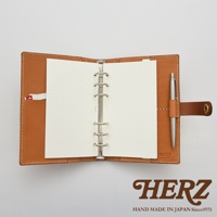 職人手作皮革手帳/記事本書套，經典棕色，開合設計，內含活頁夾及筆套，皮革材質，精緻車縫。