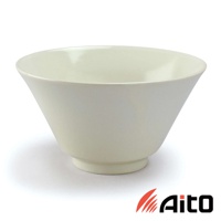 Ciel 美濃燒簡約釉彩深碗，呈淺米白色，陶瓷材質，造型為底部有圓形座，碗身向外擴張，邊緣向內收攏，整體呈現簡潔的設計。