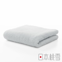 今治超長棉毛巾，淺灰色，材質柔軟，以簡約的風格對折展示，呈現其蓬鬆的質感。