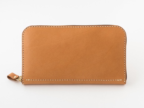 職人手作皮革大容量拉鍊長夾 (WL-5)，採用天然棕色皮革製成，表面光滑，車縫線整齊細緻，配有金屬拉鍊及皮革拉頭，設計簡潔實用。