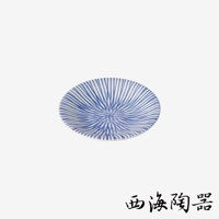 波佐見燒十草紋小豆皿，白色陶瓷盤，飾有藍色細線條紋，從中心向外放射。